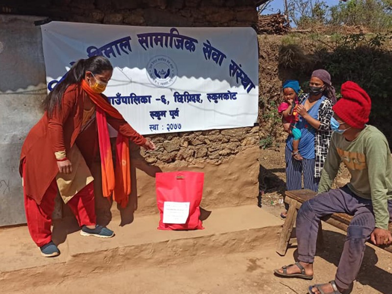 कोरोना संक्रमितको सेवामा सिस्ने हिमाल सामाजिक सेवा संस्था